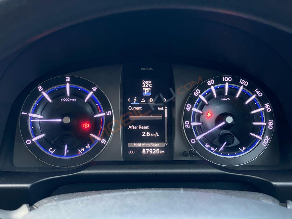 Mobil Toyota Kijang Innova 2019