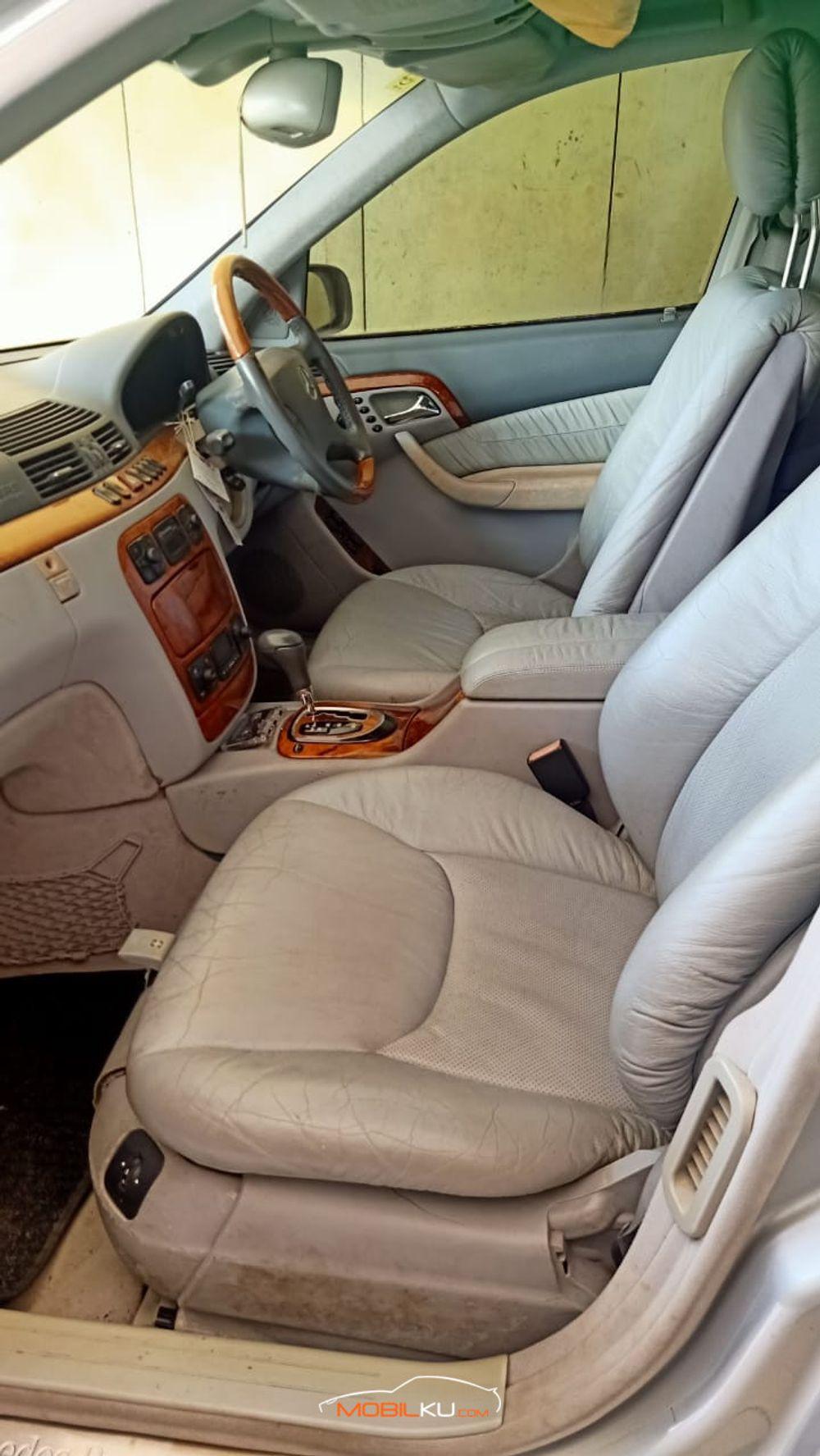 Mobil Mercedes-Benz S-Class 2001