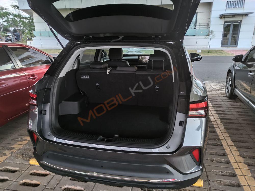 Mobil Wuling Alvez 2023
