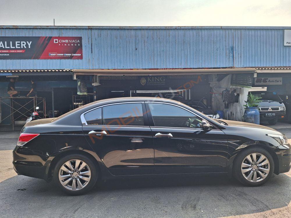 Mobil Honda Accord 2011