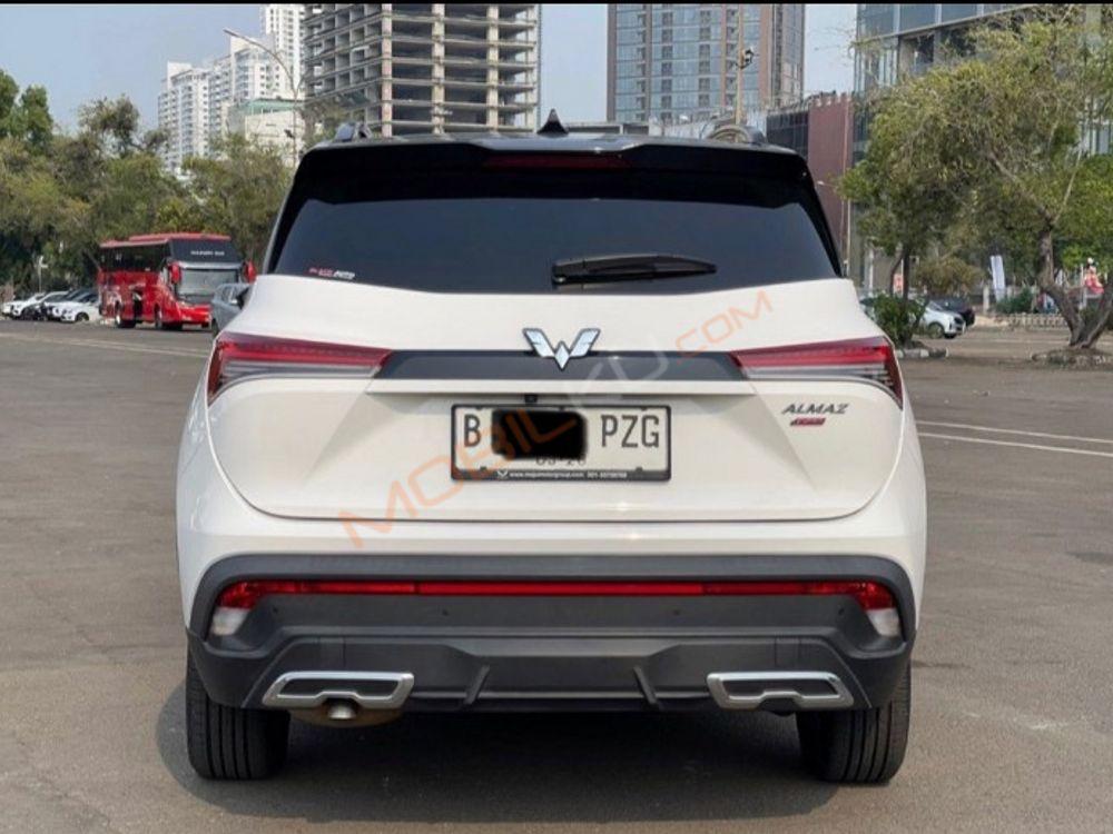 Mobil Wuling Almaz 2022