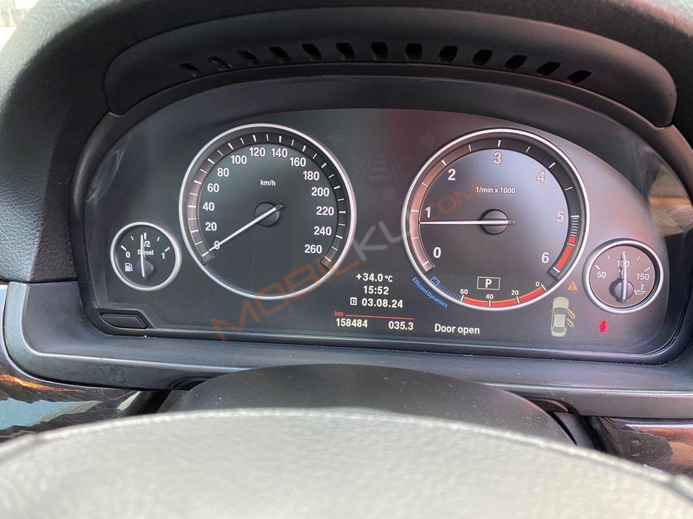 Mobil BMW 5 Series 2013