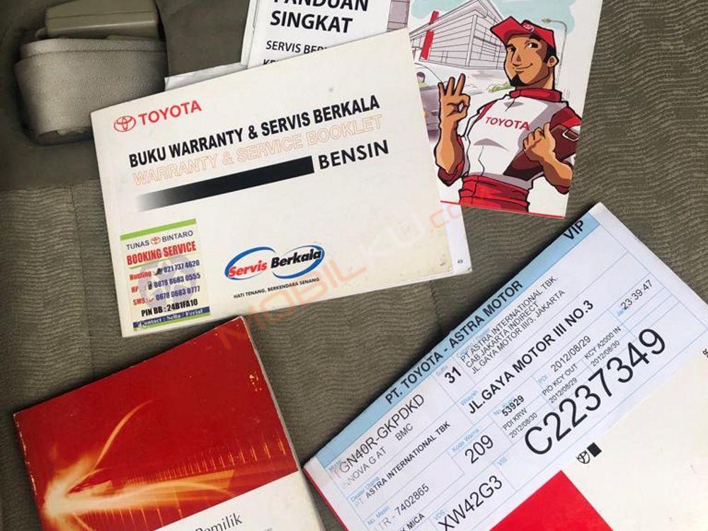 Mobil Toyota Kijang Innova 2012