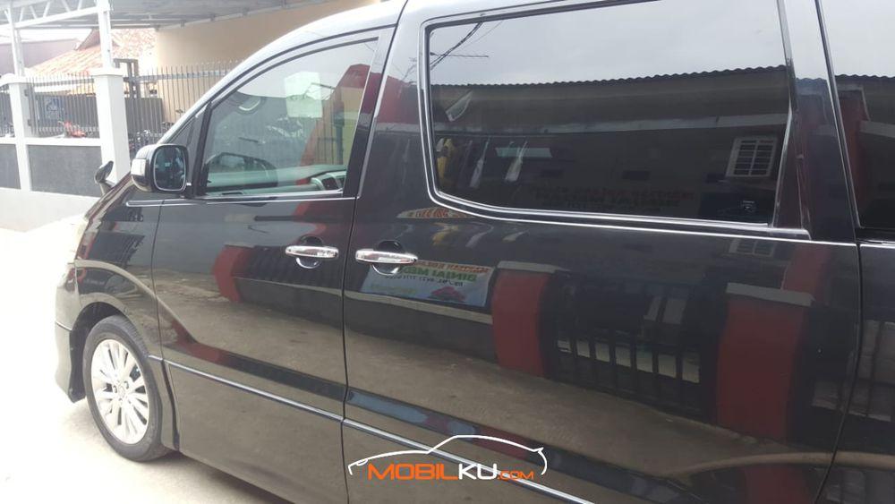 Mobil Toyota Alphard 2006