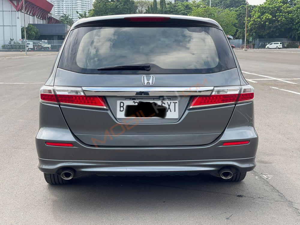 Mobil Honda Odyssey 2012