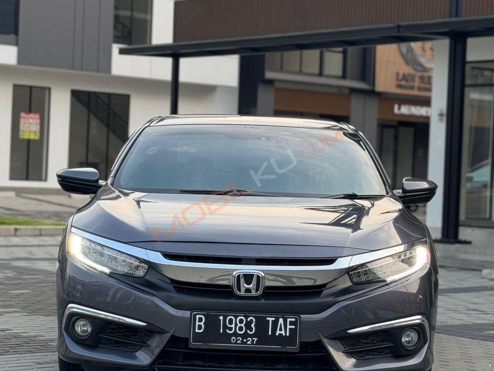 Mobil Honda Civic Hatchback 2016