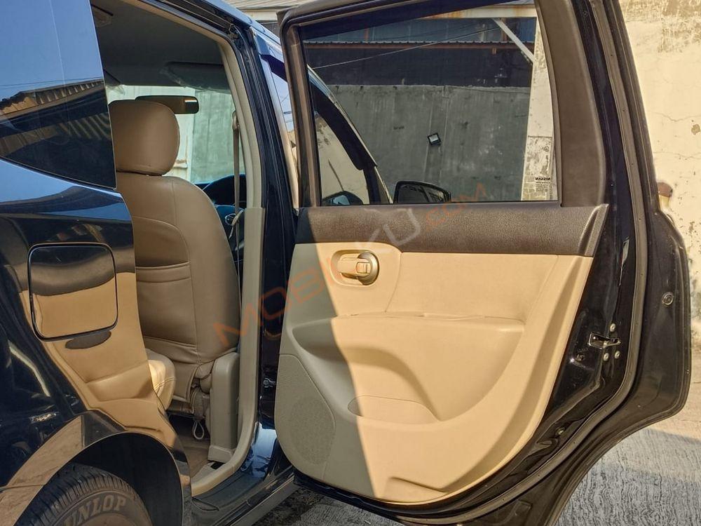 Mobil Nissan Livina 2015