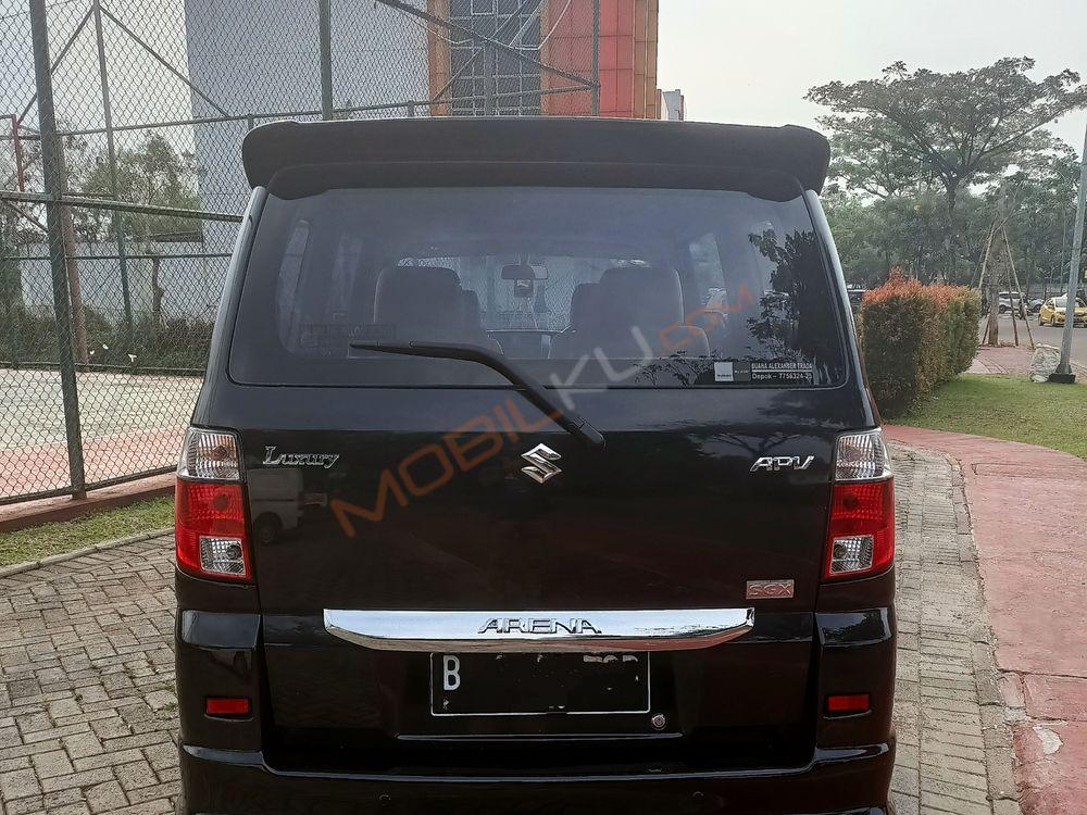 Mobil Suzuki APV 2011