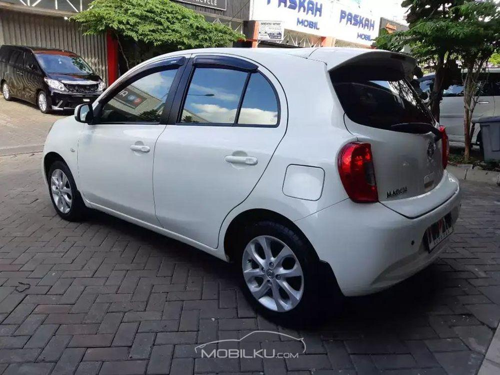 Mobil Nissan March 2014