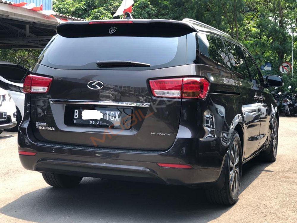 Mobil Kia Sedona 2017