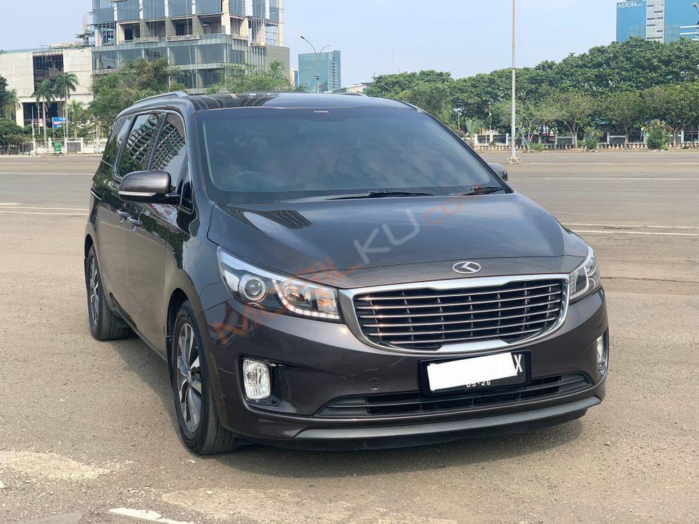 Mobil Kia Sedona 2017