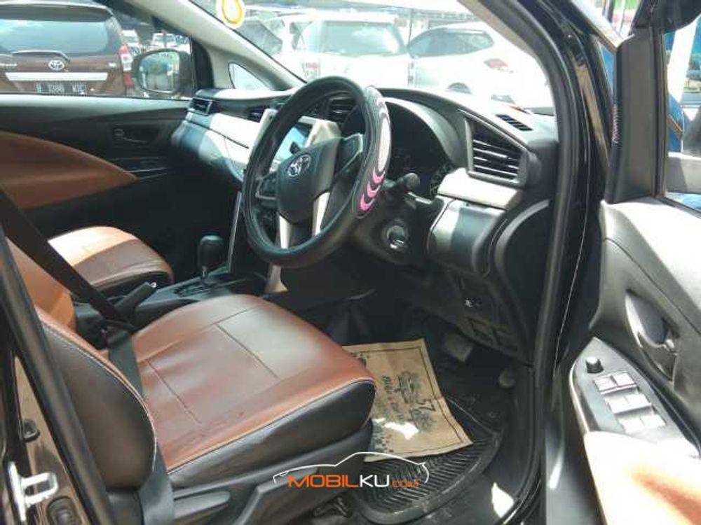 Mobil Toyota Kijang Innova 2017