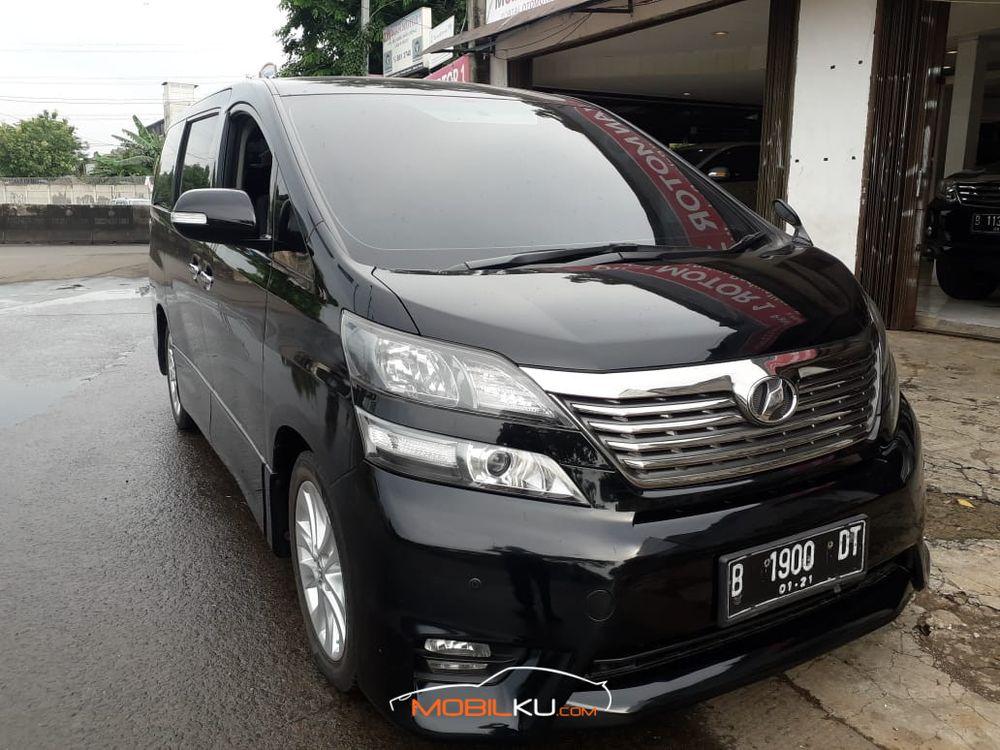 Mobil Toyota Vellfire 2009