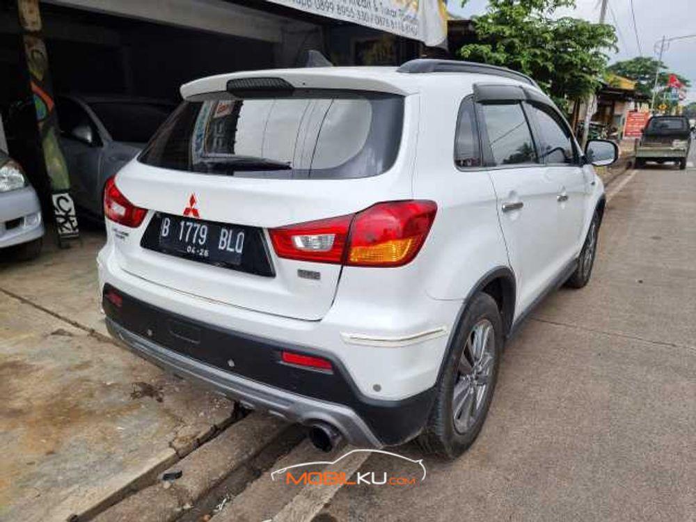 Mobil Mitsubishi Outlander Sport 2013