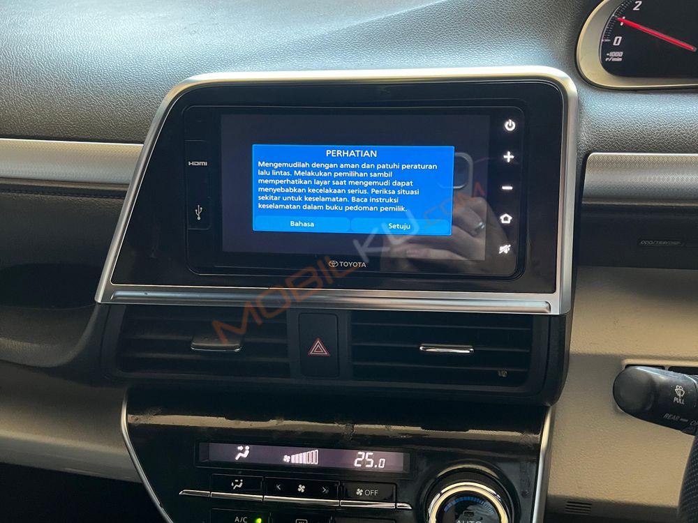 Mobil Toyota Sienta 2016