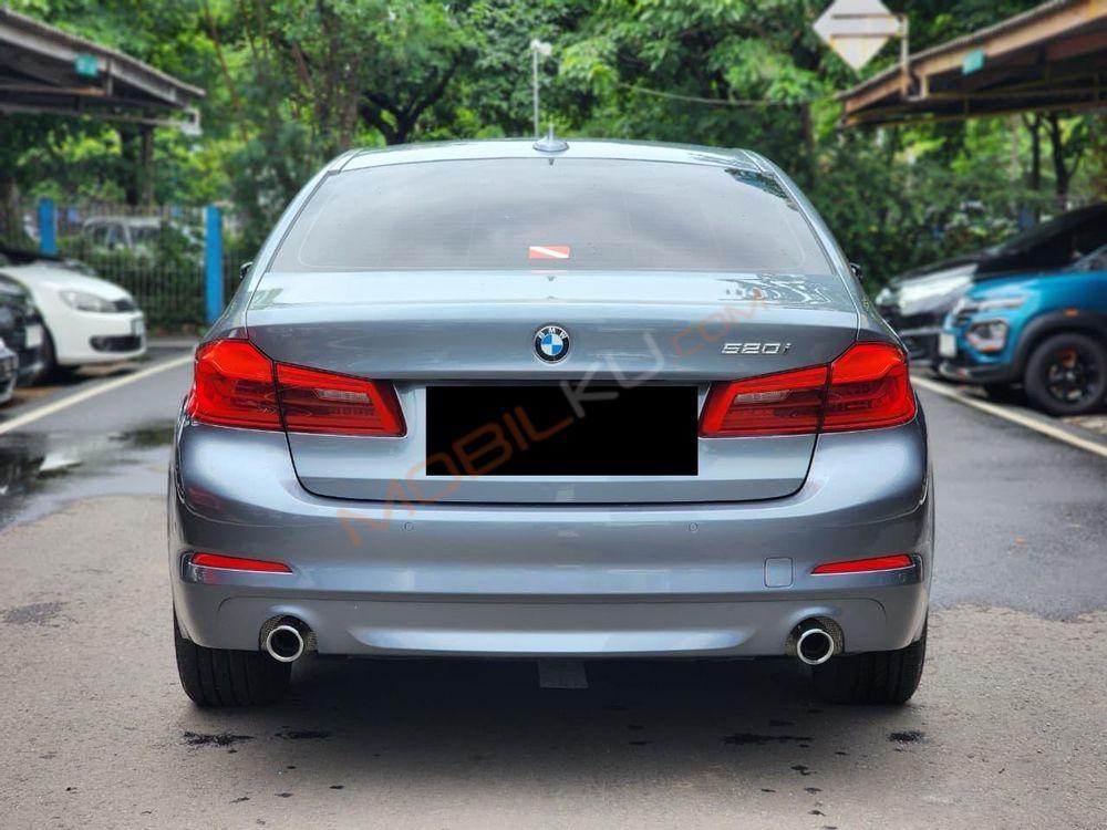 Mobil BMW 5 Series 2020