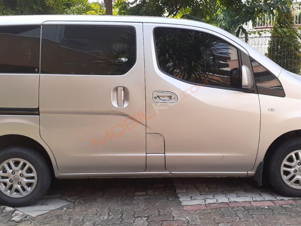Mobil Nissan Evalia 2012