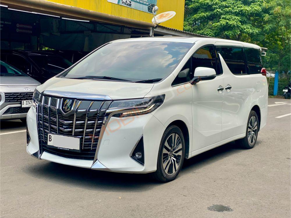 Mobil Toyota Alphard 2022