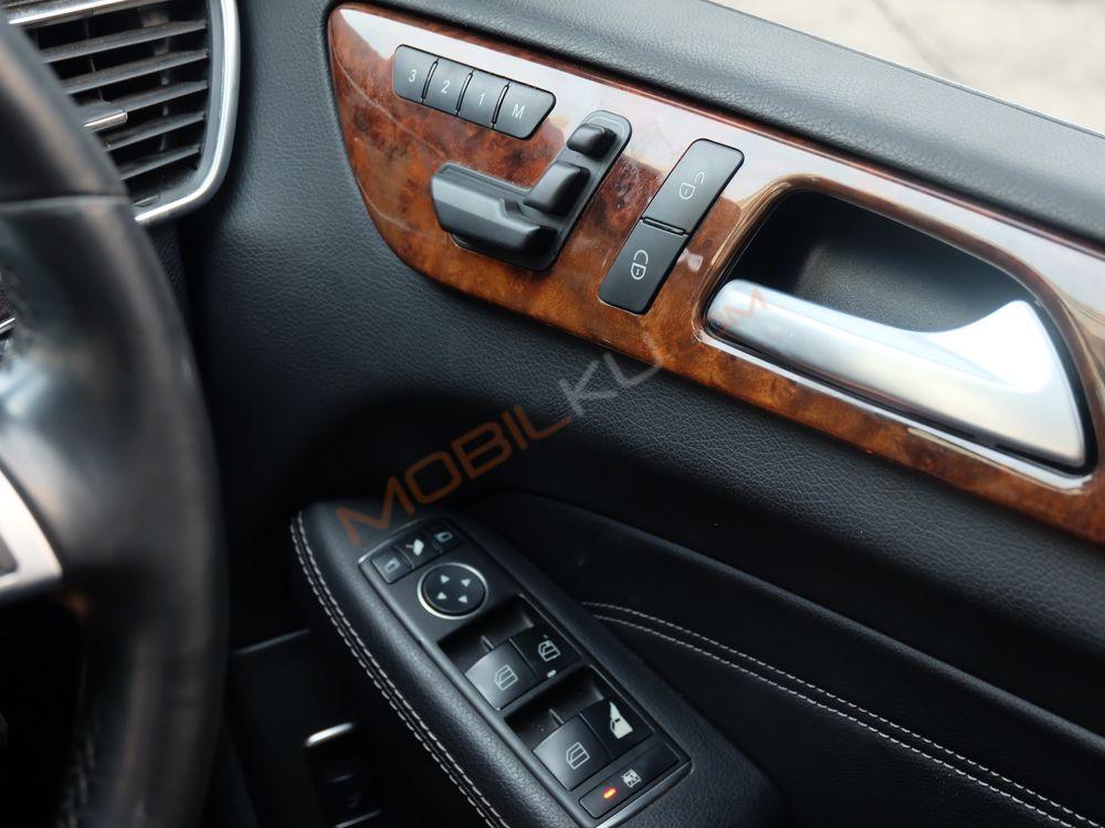 Mobil Mercedes-Benz ML 2015