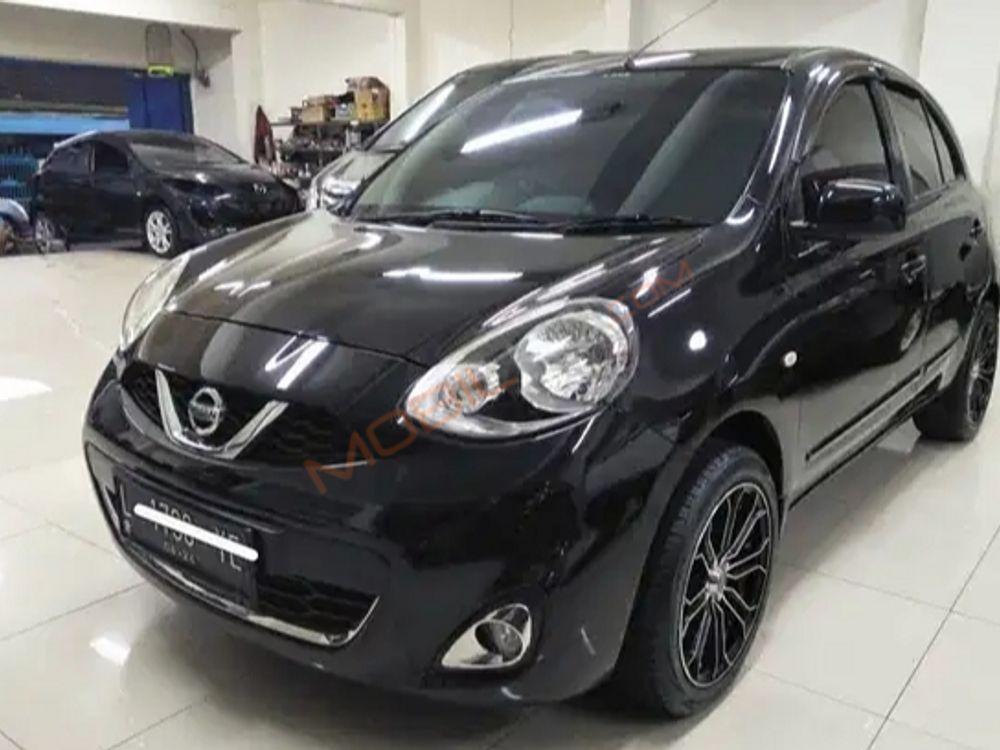 Mobil Nissan March 2012