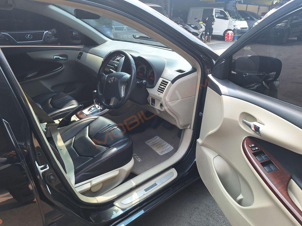 Mobil Toyota Corolla 2011