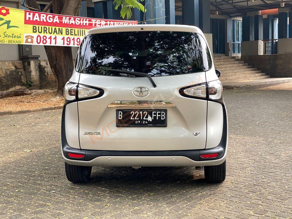 Mobil Toyota Sienta 2019