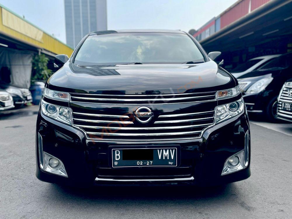 Mobil Nissan Elgrand 2013