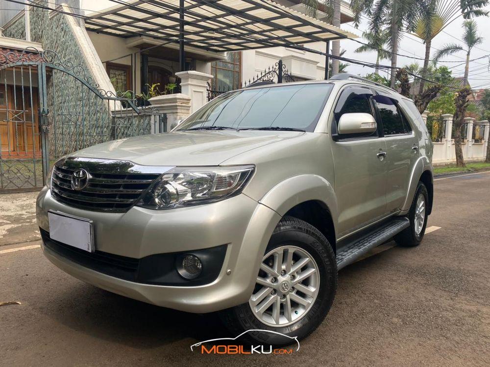 Mobil Toyota Fortuner 2011