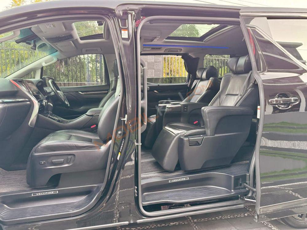 Mobil Toyota Vellfire 2015