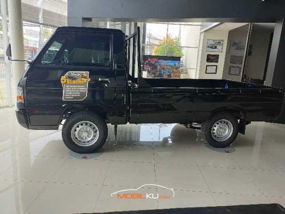 Mobil Mitsubishi L300 2021