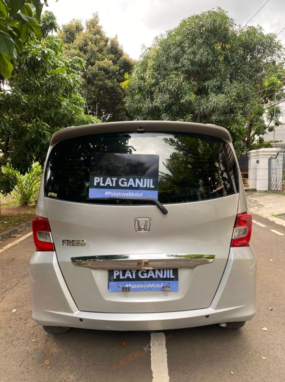 Mobil Honda Freed 2012