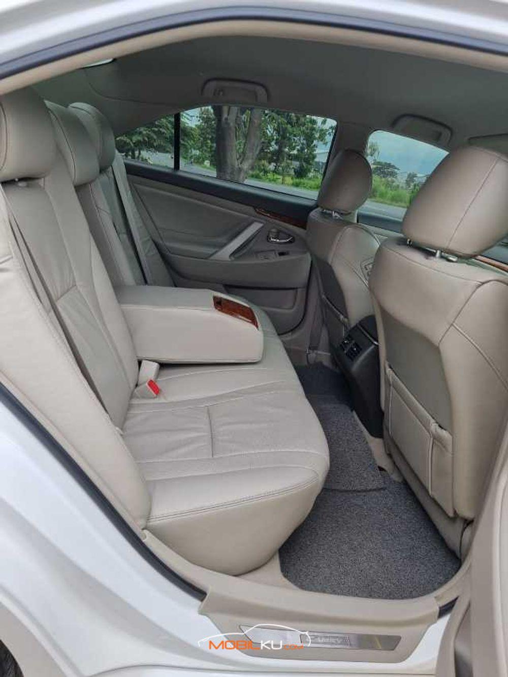 Mobil Toyota Camry 2012