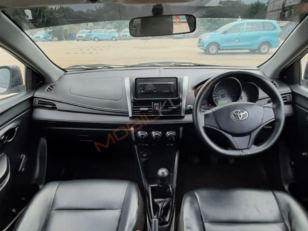 Mobil Toyota Limo 2014