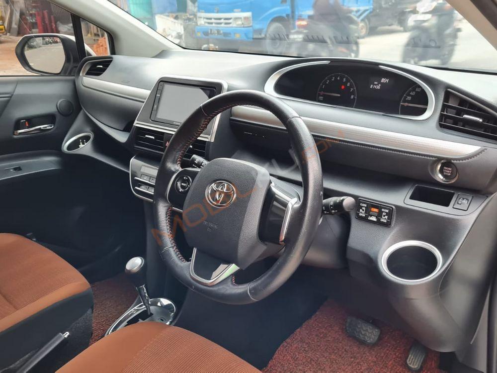 Mobil Toyota Sienta 2017