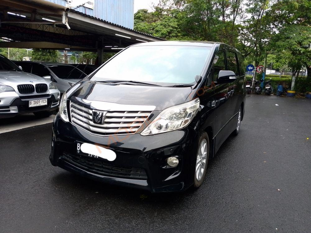 Mobil Toyota Alphard 2009