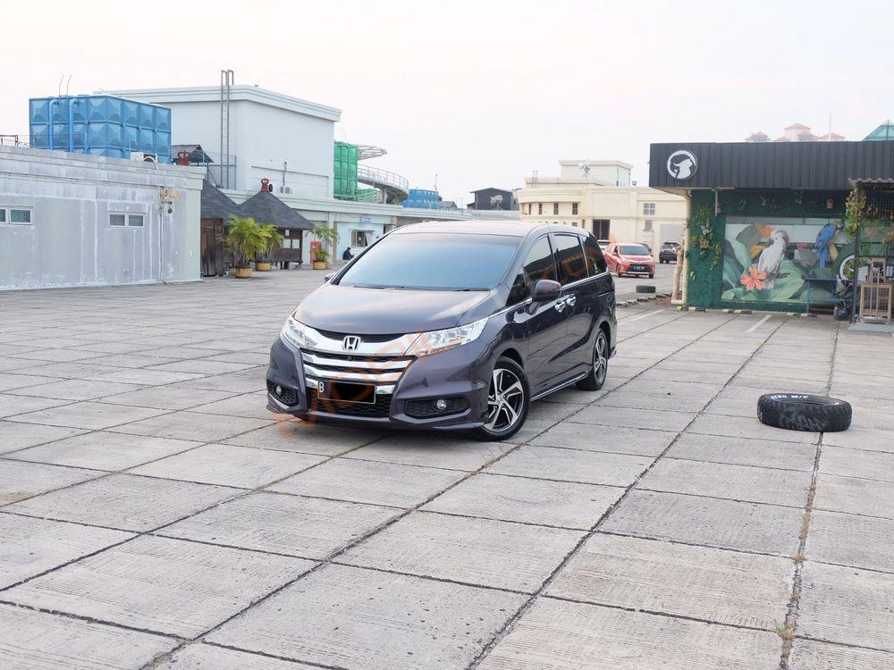 Mobil Honda Odyssey 2014
