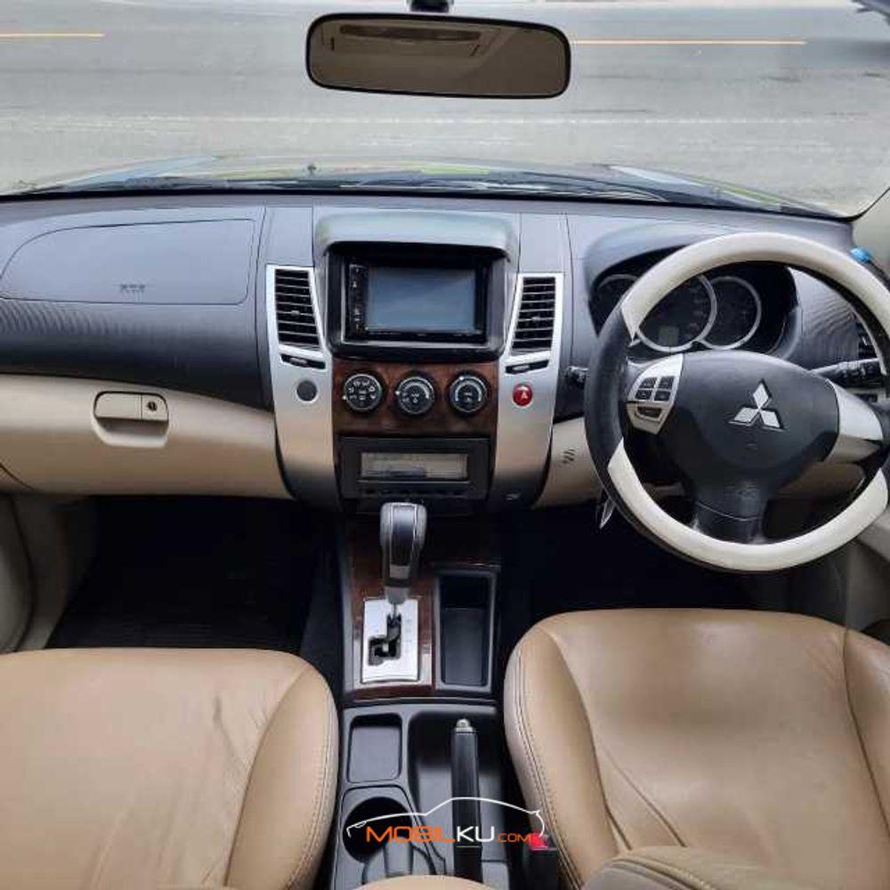 Mobil Mitsubishi Pajero Sport 2011