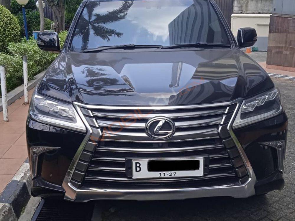 Mobil Lexus LX 2016