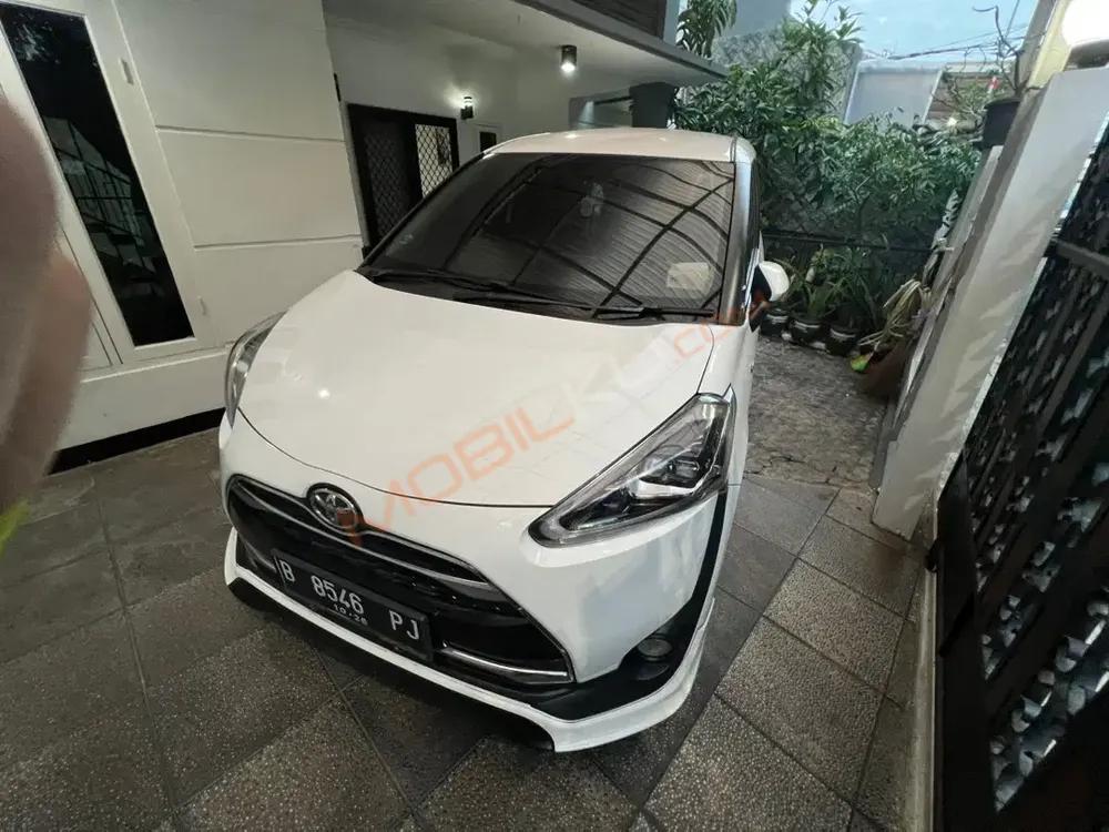 Mobil Toyota Sienta 2016