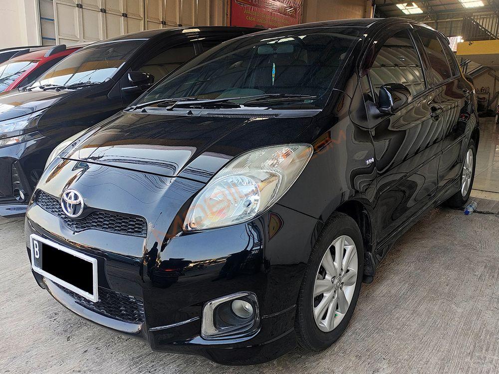 Mobil Toyota Yaris 2013