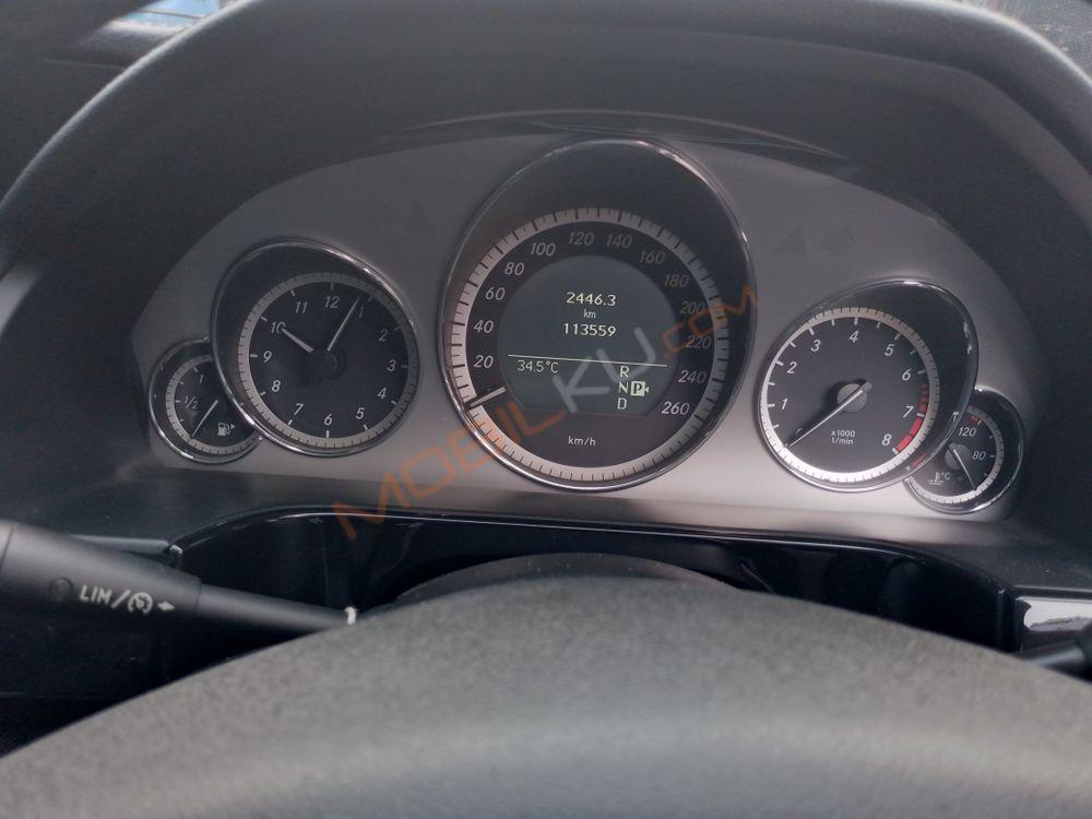 Mobil Mercedes-Benz E-Class 2011
