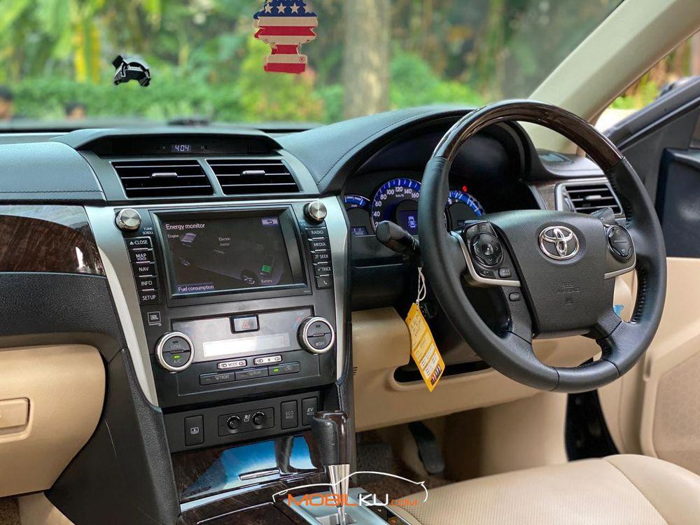 Mobil Toyota Camry 2012