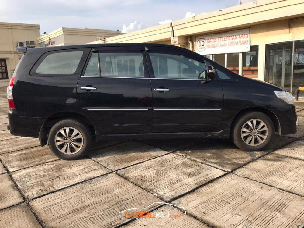 Mobil Toyota Kijang Innova 2015