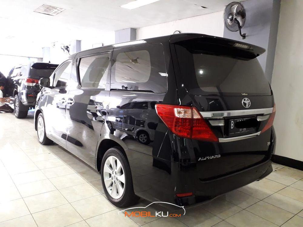 Mobil Toyota Alphard 2014