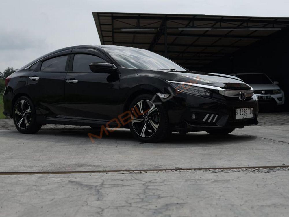 Mobil Honda Civic Sedan 2016
