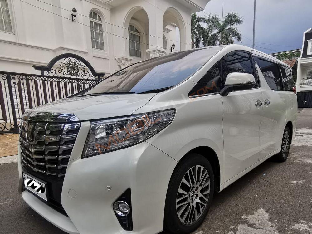 Mobil Toyota Alphard 2016
