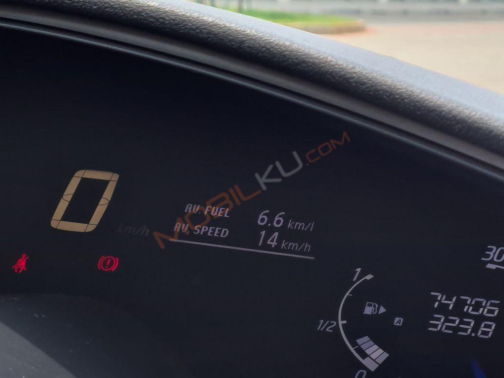 Mobil Nissan Serena 2017