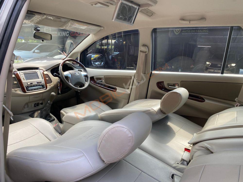 Mobil Toyota Kijang Innova 2014