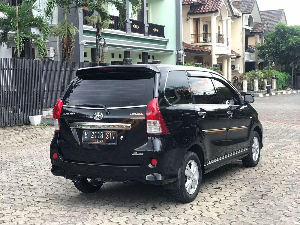 Mobil Toyota Avanza 2014
