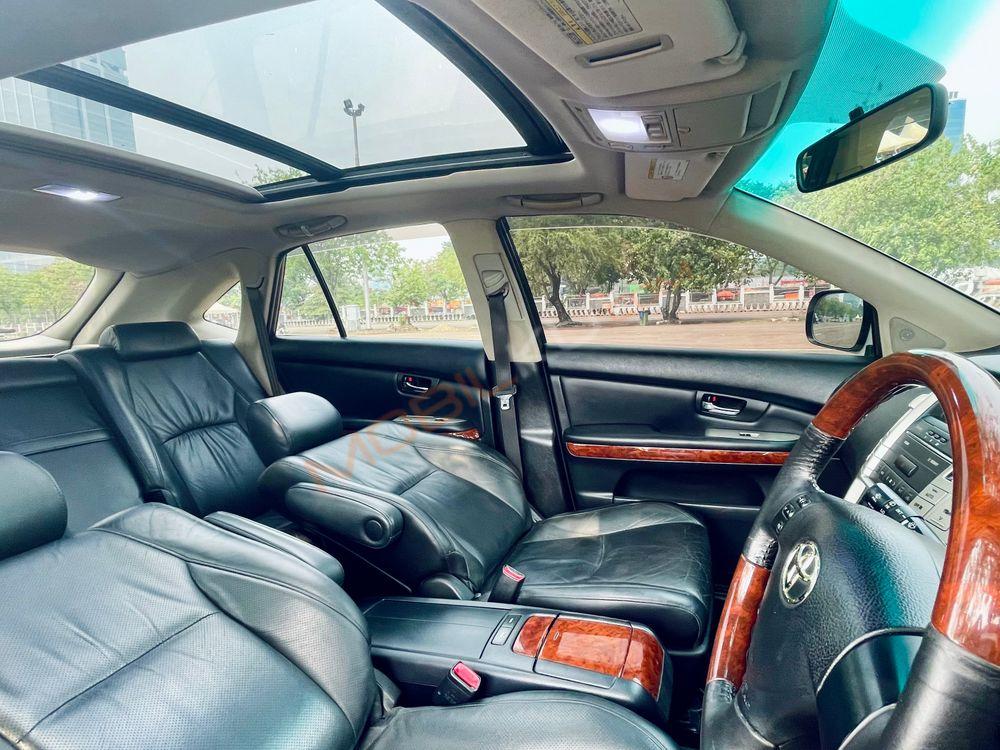 Mobil Toyota Harrier 2011